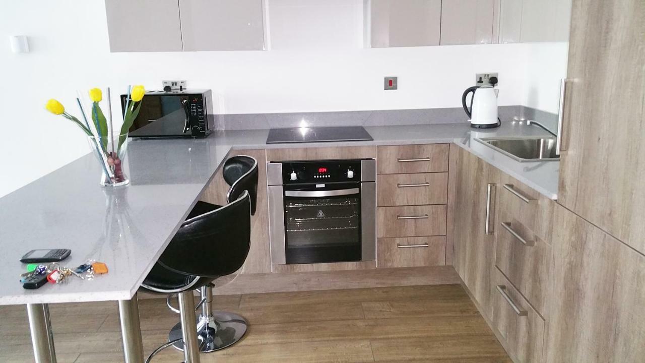 Cygnet House Aparthotel Кройдон Екстериор снимка