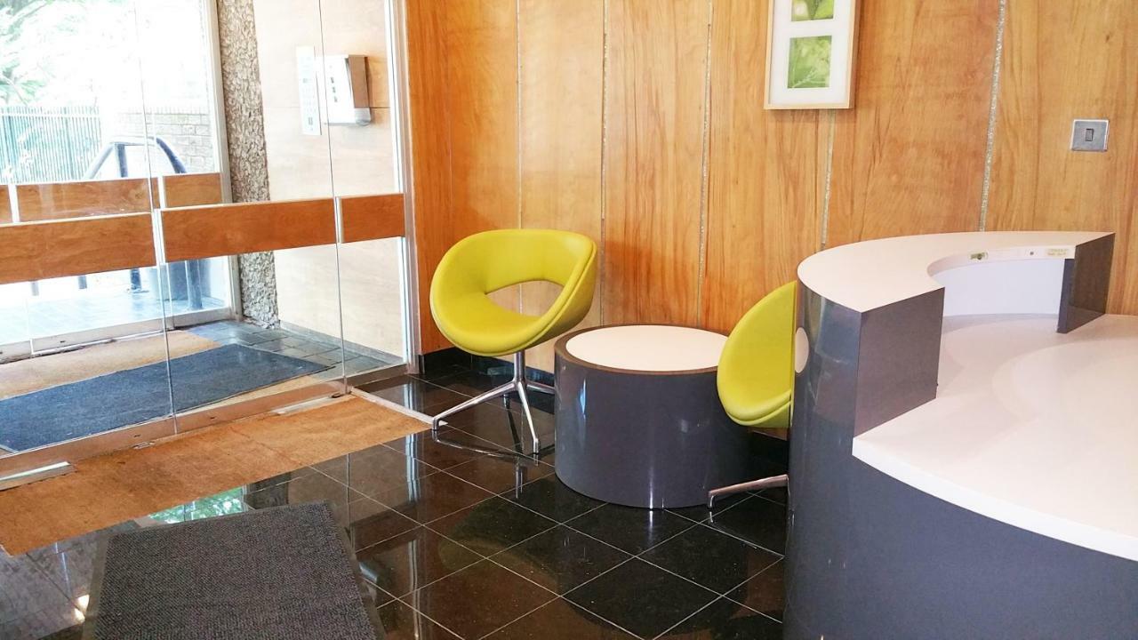 Cygnet House Aparthotel Кройдон Екстериор снимка