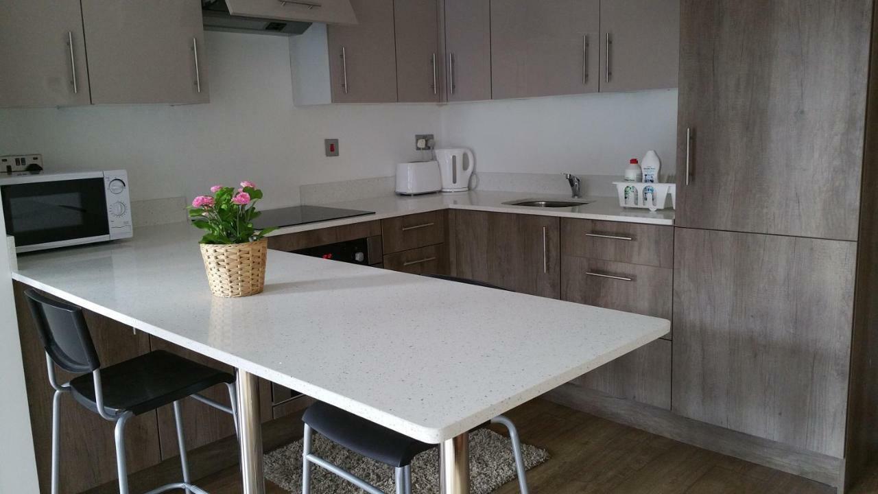 Cygnet House Aparthotel Кройдон Екстериор снимка