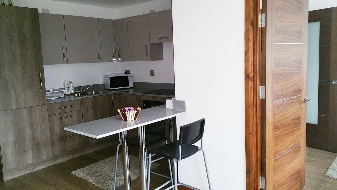Cygnet House Aparthotel Кройдон Екстериор снимка