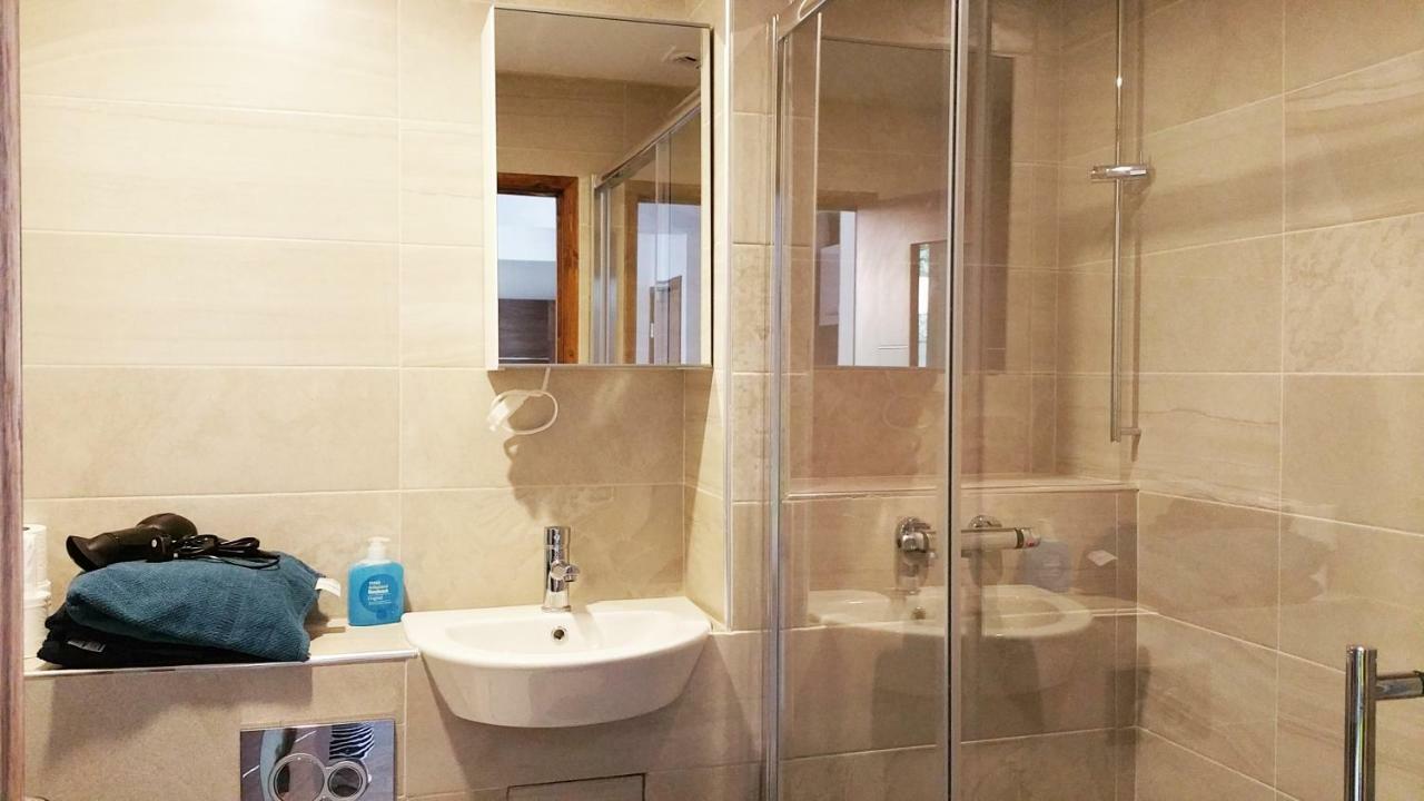 Cygnet House Aparthotel Кройдон Екстериор снимка